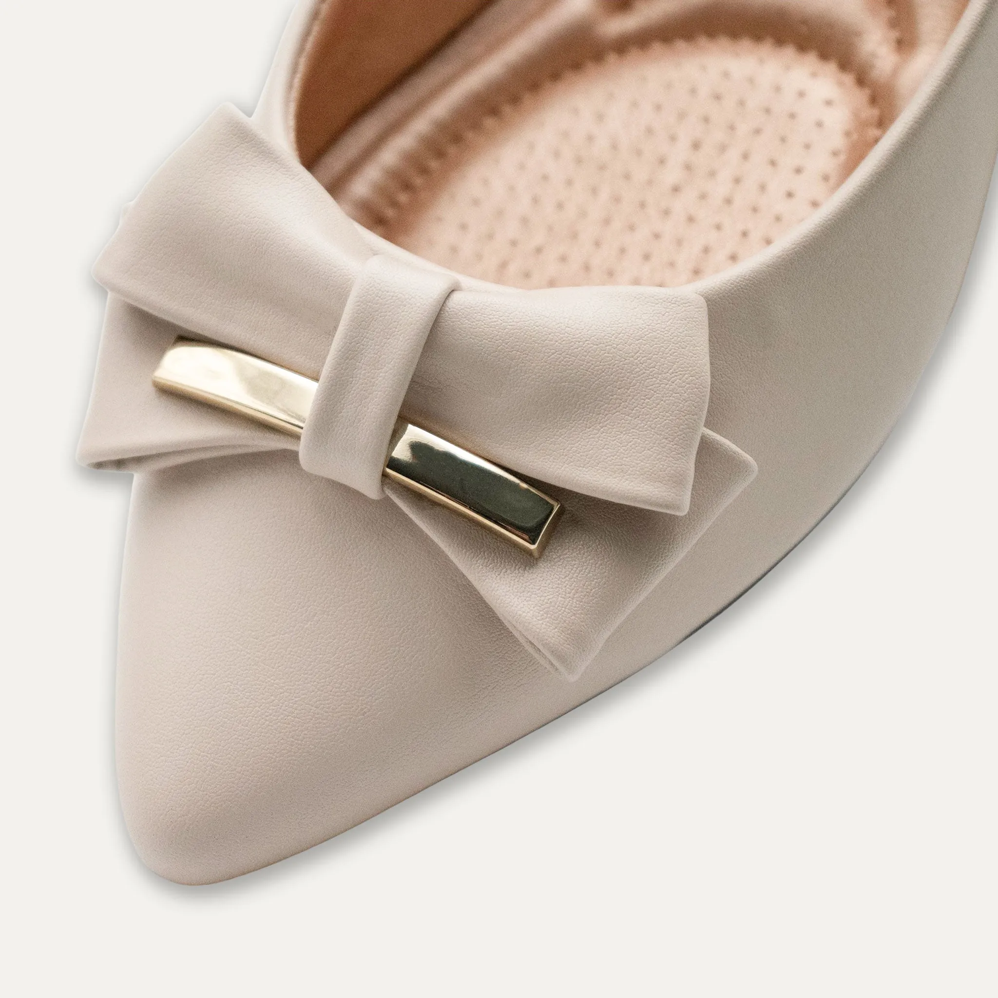 Belkis Off White Pointed Toe Flats
