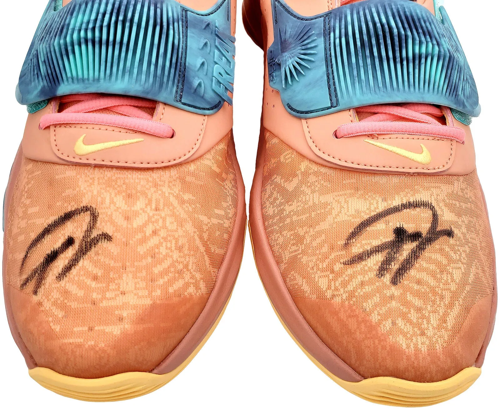 GIANNIS ANTETOKOUNMPO AUTOGRAPHED BLISS NIKE ZOOM FREAK SHOES 16 BECKETT 197440