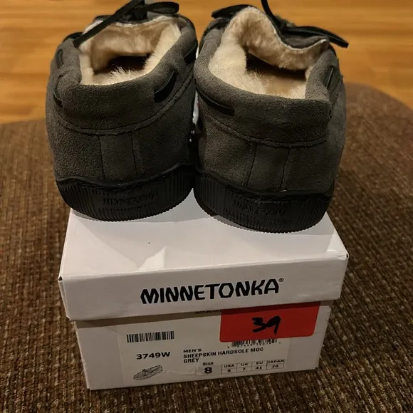 Minnetonka men’s Sheepskin Softsole Slipper